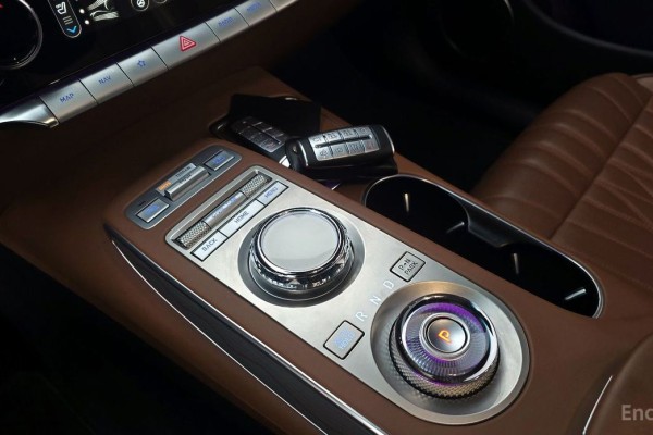 2021 Genesis GV70 с пробегом 92 922 км