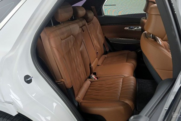 2021 Genesis GV70 с пробегом 92 922 км