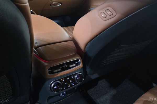 2021 Genesis GV70 с пробегом 52 649 км