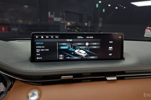 2021 Genesis GV70 с пробегом 92 922 км