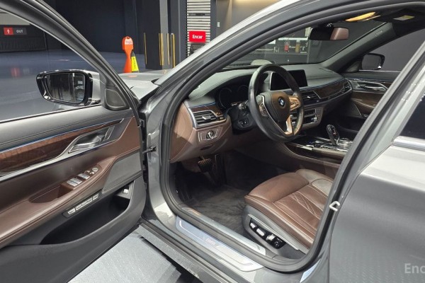 2015 BMW 7 серии с пробегом 105 550 км