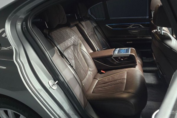 2015 BMW 7 серии с пробегом 105 550 км