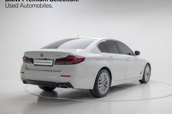 2021 BMW 5 серии с пробегом 48 034 км