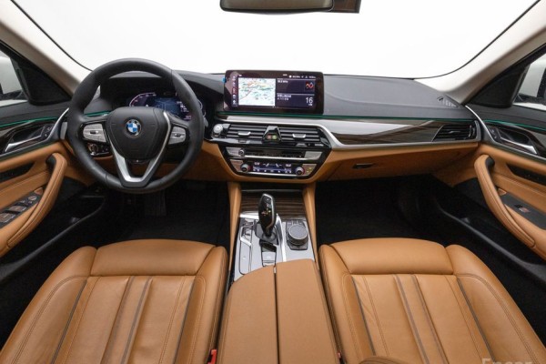 2021 BMW 5 серии с пробегом 48 034 км
