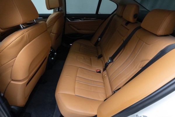 2021 BMW 5 серии с пробегом 48 034 км