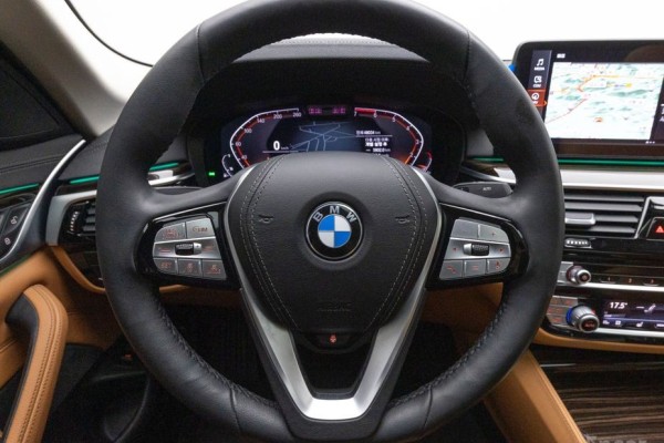 2021 BMW 5 серии с пробегом 48 034 км