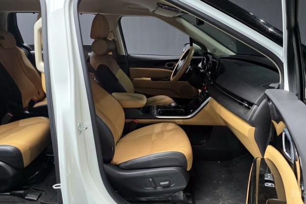 2022 Kia Carnival с пробегом 81 428 км