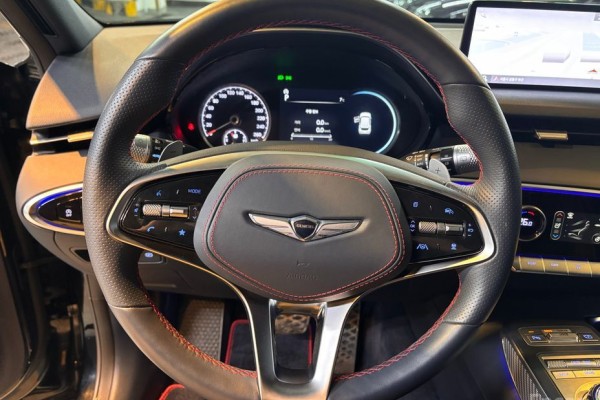 2021 Genesis GV70 с пробегом 67 000 км