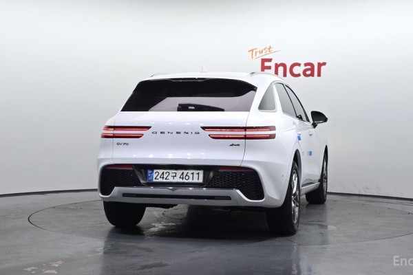 2021 Genesis GV70 с пробегом 35 348 км