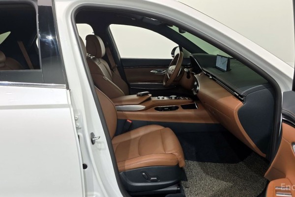 2021 Genesis GV70 с пробегом 35 348 км