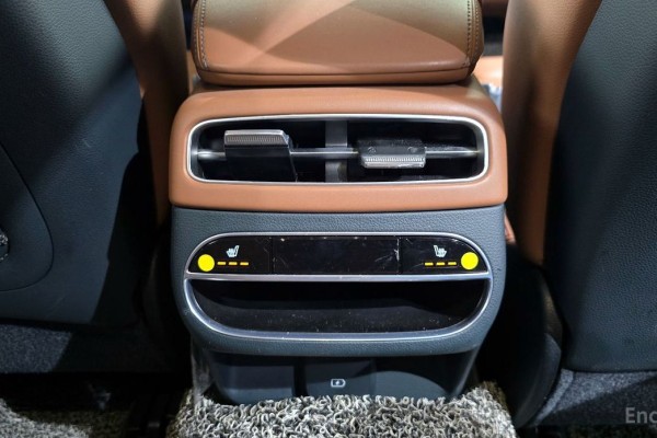 2021 Genesis GV70 с пробегом 35 348 км