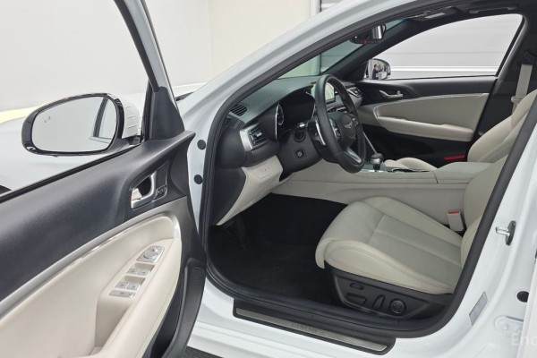 2023 Genesis G70 с пробегом 8 870 км