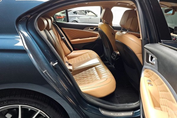 2022 Genesis G70 с пробегом 80 020 км