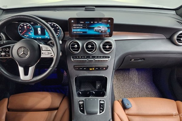 2021 Mercedes-Benz GLC с пробегом 43 988 км