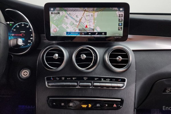 2021 Mercedes-Benz GLC с пробегом 43 988 км