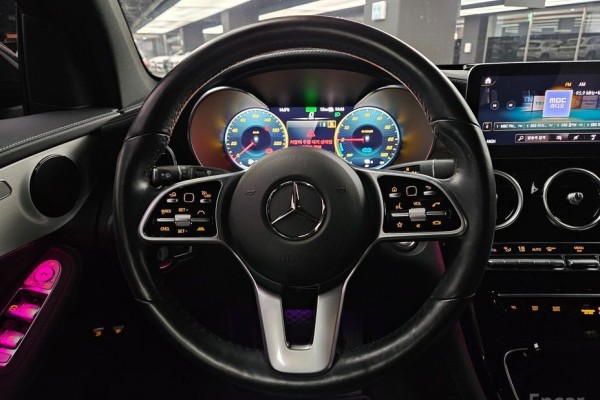 2021 Mercedes-Benz GLC с пробегом 65 366 км