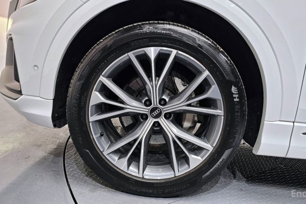 2020 Audi Q8 с пробегом 59 780 км