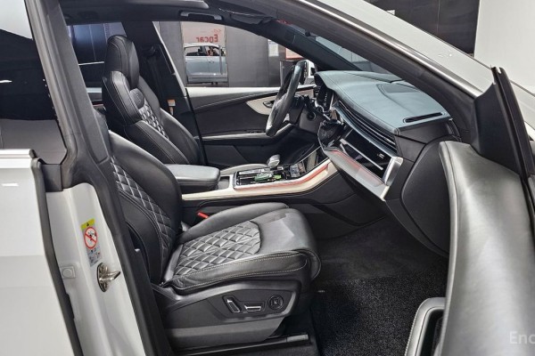 2020 Audi Q8 с пробегом 59 780 км