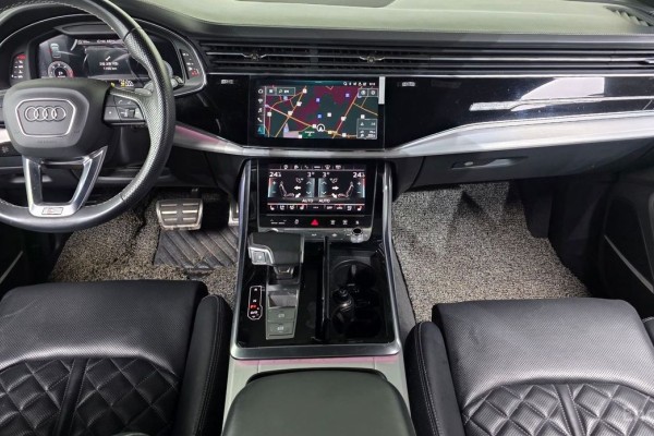 2021 Audi Q8 с пробегом 86 608 км