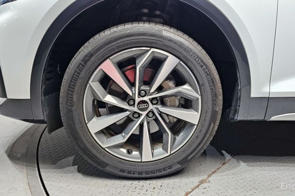 2023 Audi Q5 с пробегом 8 330 км