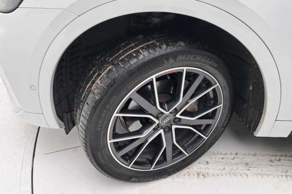 2023 Audi Q5 с пробегом 77 035 км