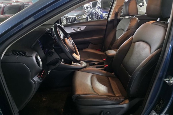 2021 Kia K3 с пробегом 76 123 км