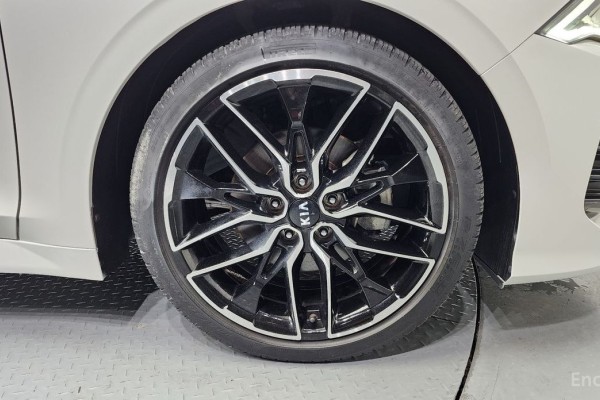 2021 Kia K5 с пробегом 37 941 км