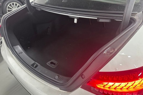 2022 Mercedes-Benz E-Класс с пробегом 90 579 км