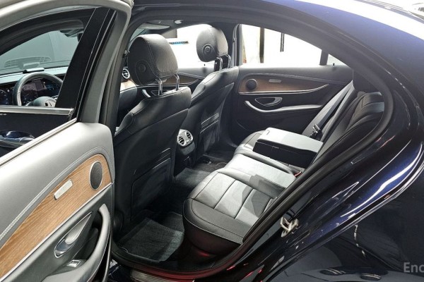 2022 Mercedes-Benz E-Класс с пробегом 57 027 км