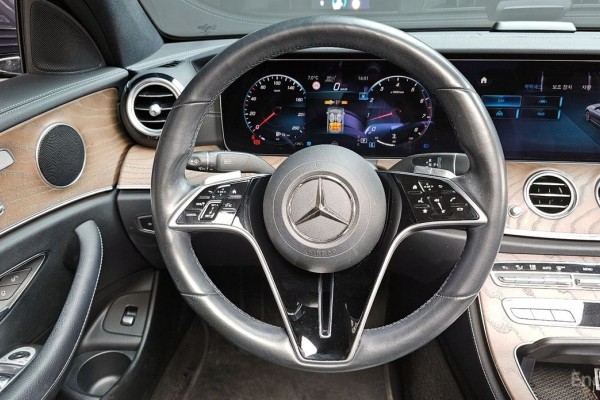 2022 Mercedes-Benz E-Класс с пробегом 57 027 км