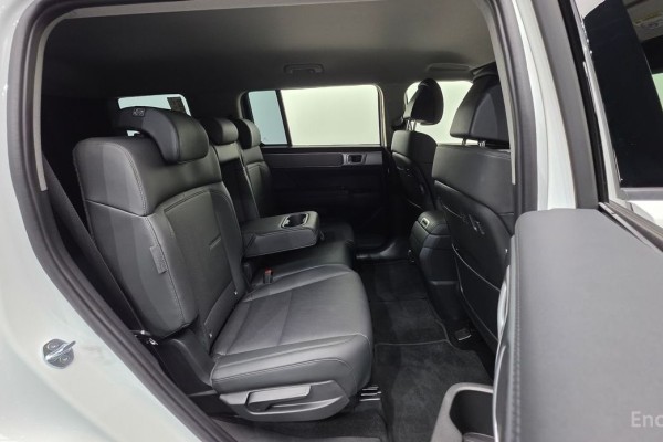 2023 Hyundai Santa Fe с пробегом 8 240 км