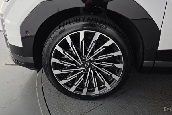 2025 Hyundai Santa Fe с пробегом 8 628 км