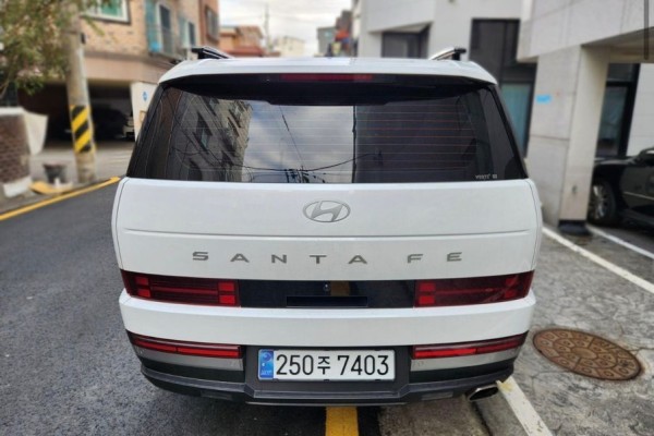 2025 Hyundai Santa Fe с пробегом 9 500 км