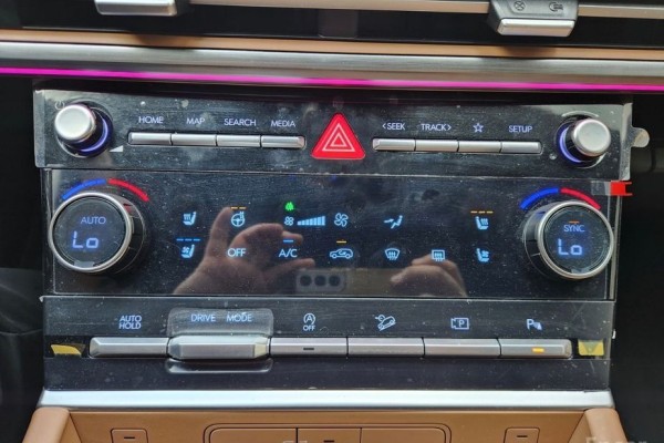 2025 Hyundai Santa Fe с пробегом 9 500 км