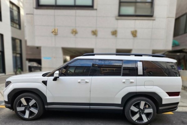 2025 Hyundai Santa Fe с пробегом 9 500 км