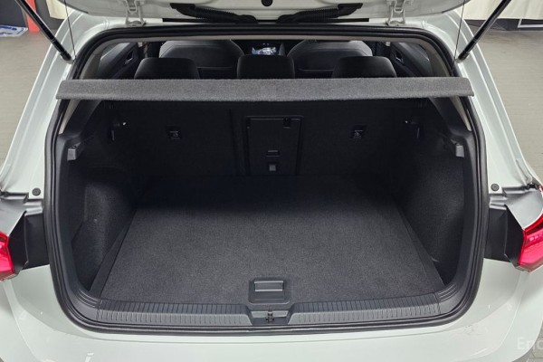 2022 Volkswagen Golf с пробегом 33 389 км